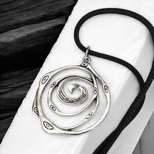 5 For $25💫Trendy Silver Circular Pendant